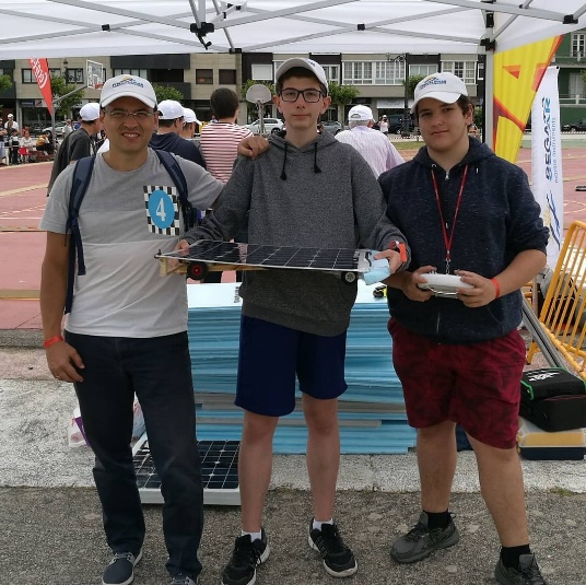 Prototipo de vehículo solar en pruebas